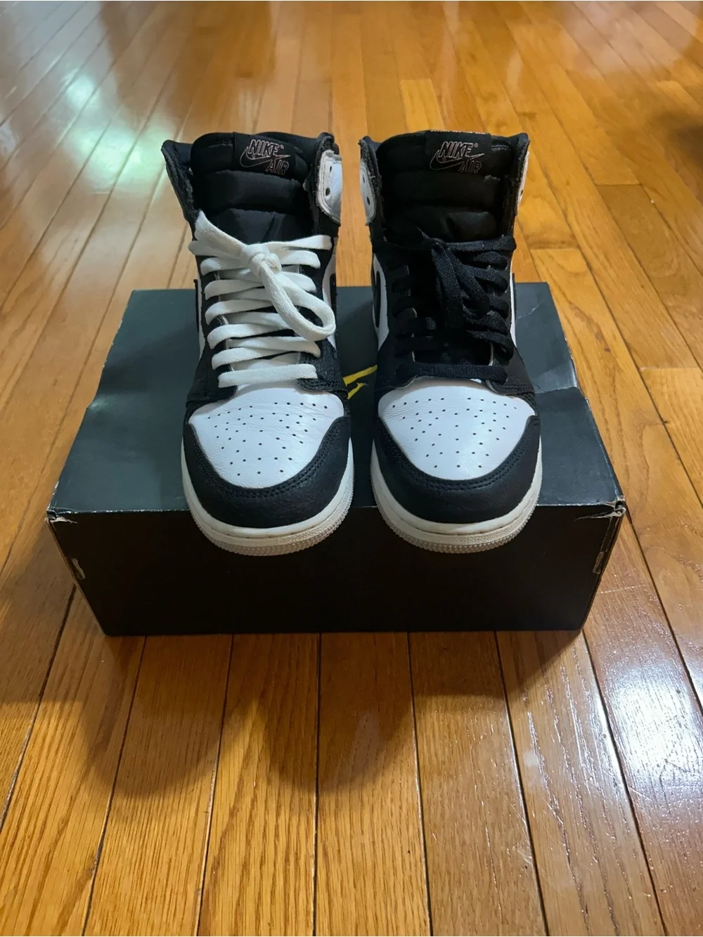 Air Jordan 1 Mid SE Black White Grey